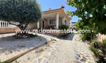 Villa - Återförsäljning - Torrevieja - Aguas Nuevas