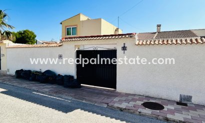 Villa - Återförsäljning - Torrevieja - Costa Blanca