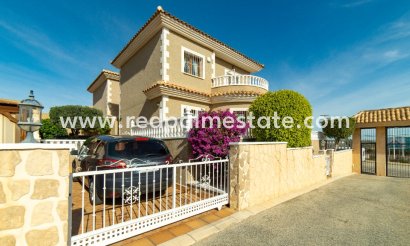 Villa - Återförsäljning -
            Torrevieja - ES-24826