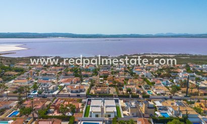 Villa - Återförsäljning -
            Torrevieja - GI-54117