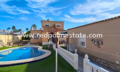 Villa - Återförsäljning - Torrevieja - La Siesta - El Salado -  Torreta