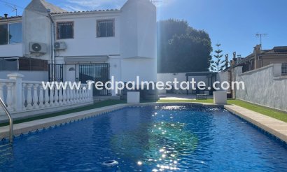 Villa - Återförsäljning - Torrevieja - Los Balcones - Los Altos del Edén