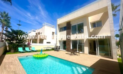 Villa - Återförsäljning - Torrevieja - Miramar - Torre Del Moro