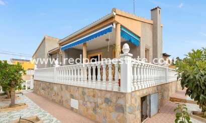 Villa - Återförsäljning - Torrevieja - Nueva Torrevieja - Aguas Nuevas