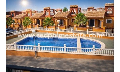 Villa - Återförsäljning -
            Torrevieja - ST-48494