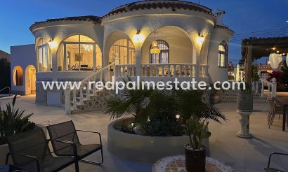 Villa - Återförsäljning - Torrevieja - Torrevieja