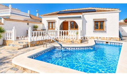 Villa - Återförsäljning - Torrevieja - Torrevieja