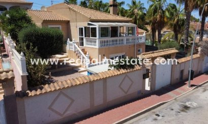 Villa - Återförsäljning - Torrevieja - Torrevieja