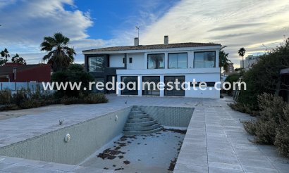 Villa - Återförsäljning - Torrevieja - Torrevieja