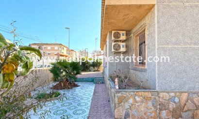 Villa - Återförsäljning - Torrevieja - Torrevieja