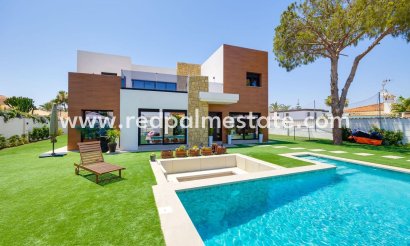 Villa - Återförsäljning - Torrevieja - Torrevieja