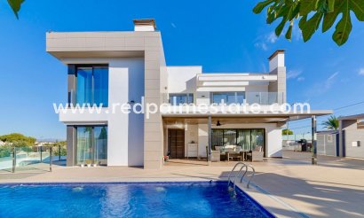 Villa - Återförsäljning - Torrevieja - Torrevieja