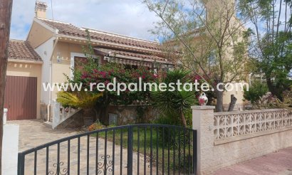 Villa - Herverkoop - Orihuela Costa - Punta Prima