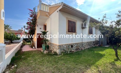 Villa - Herverkoop - Orihuela Costa - Punta Prima