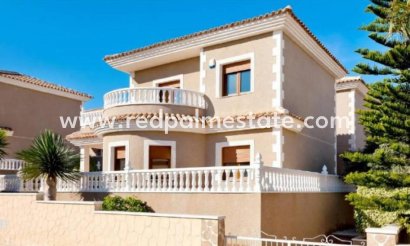 Villa - Nouvelle construction - Torrevieja - Los Balcones - Los Altos del Edén