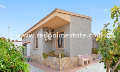 Villa - Reventa -
            Torrevieja - MC-51864