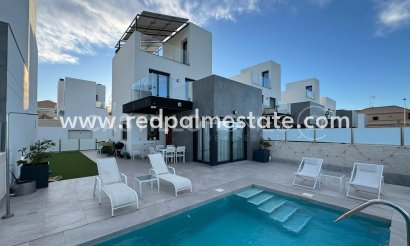 Villa - Videresalg -
            Orihuela Costa - CH-86664
