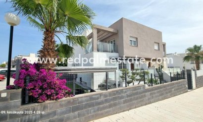 Villa - Videresalg - Torrevieja - Aguas Nueva