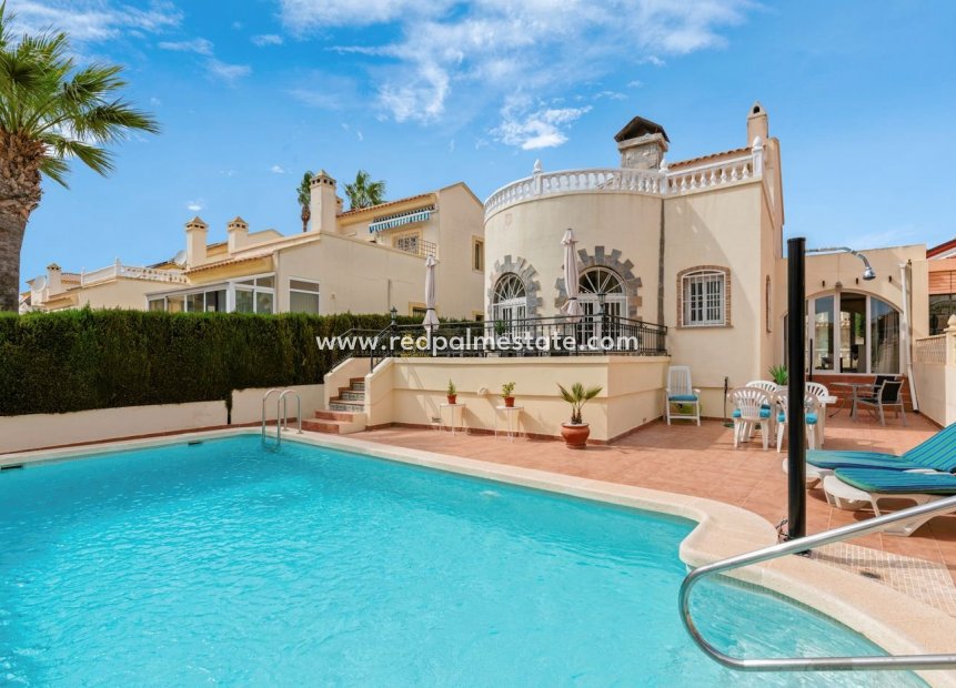 Villa with pool in Playa Flamenca-Red Palm Estate