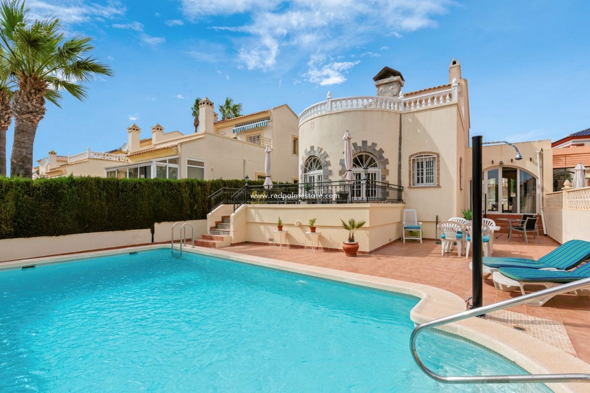 Villa with pool in Playa Flamenca-Red Palm Estate